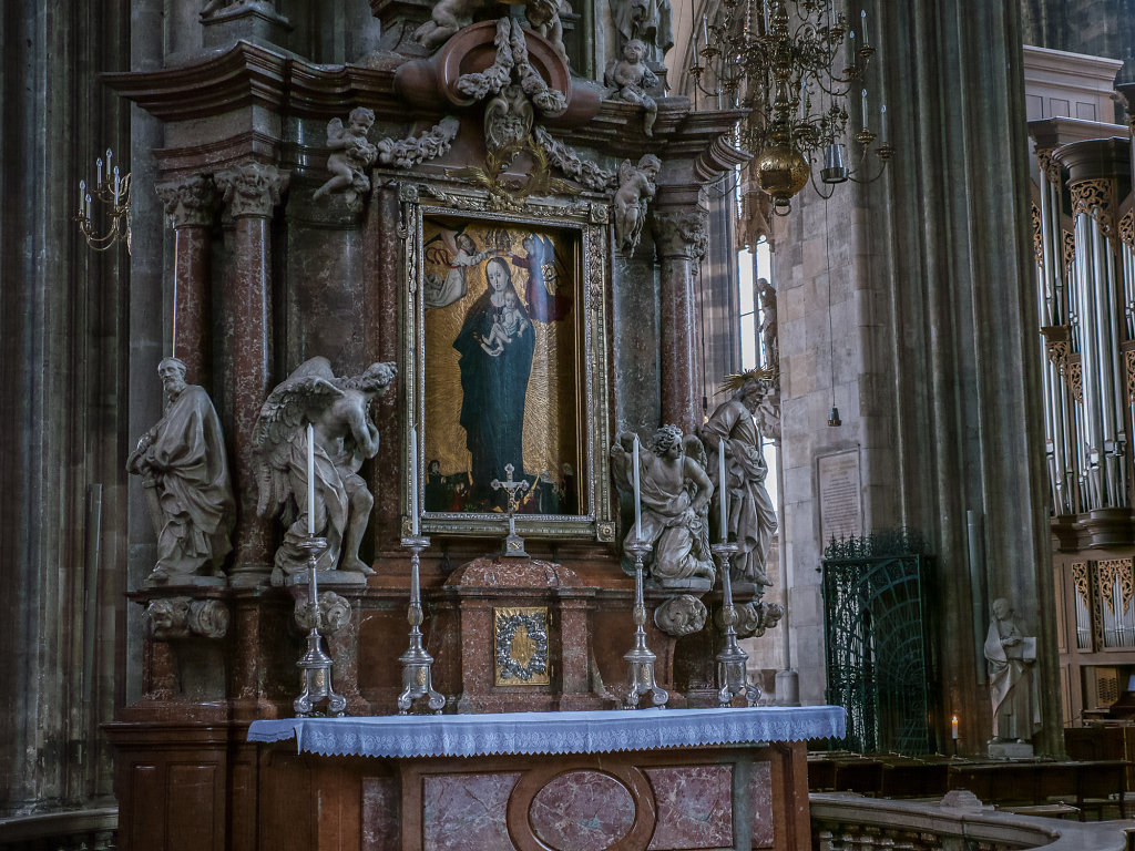 Inside Stephans-Dom